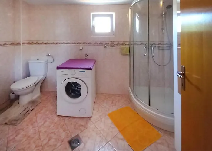 2 Bedroom Cozy In * Вир