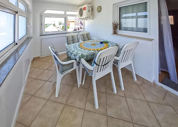 Апартаменты 2 Bedroom Cozy In *