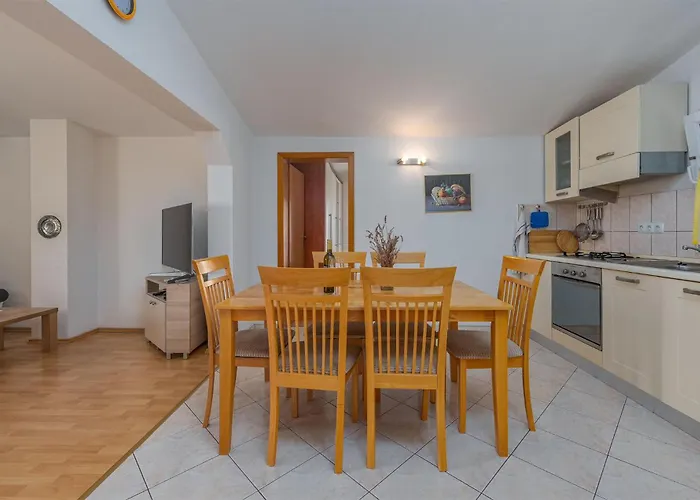 2 Bedroom Cozy In