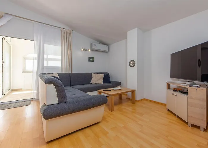 Апартаменты 2 Bedroom Cozy In