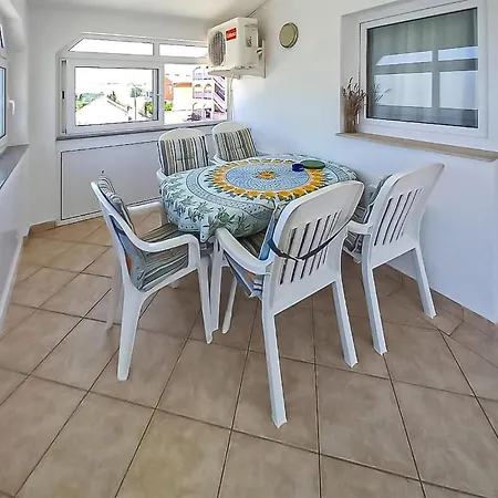 Apartment 2 Bedroom Cozy In *