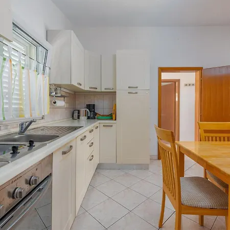 Apartment 2 Bedroom Cozy In Vir