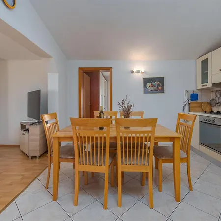 2 Bedroom Cozy In