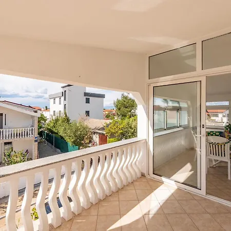2 Bedroom Cozy In Apartment Vir