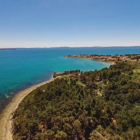 Apartment 2 Bedroom Cozy In Vir