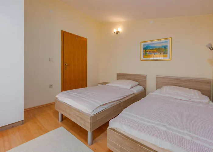 2 Bedroom Cozy In *