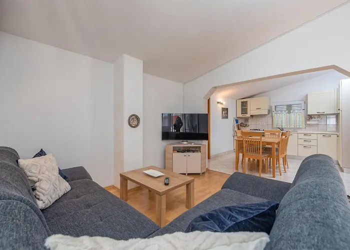 2 Bedroom Cozy In